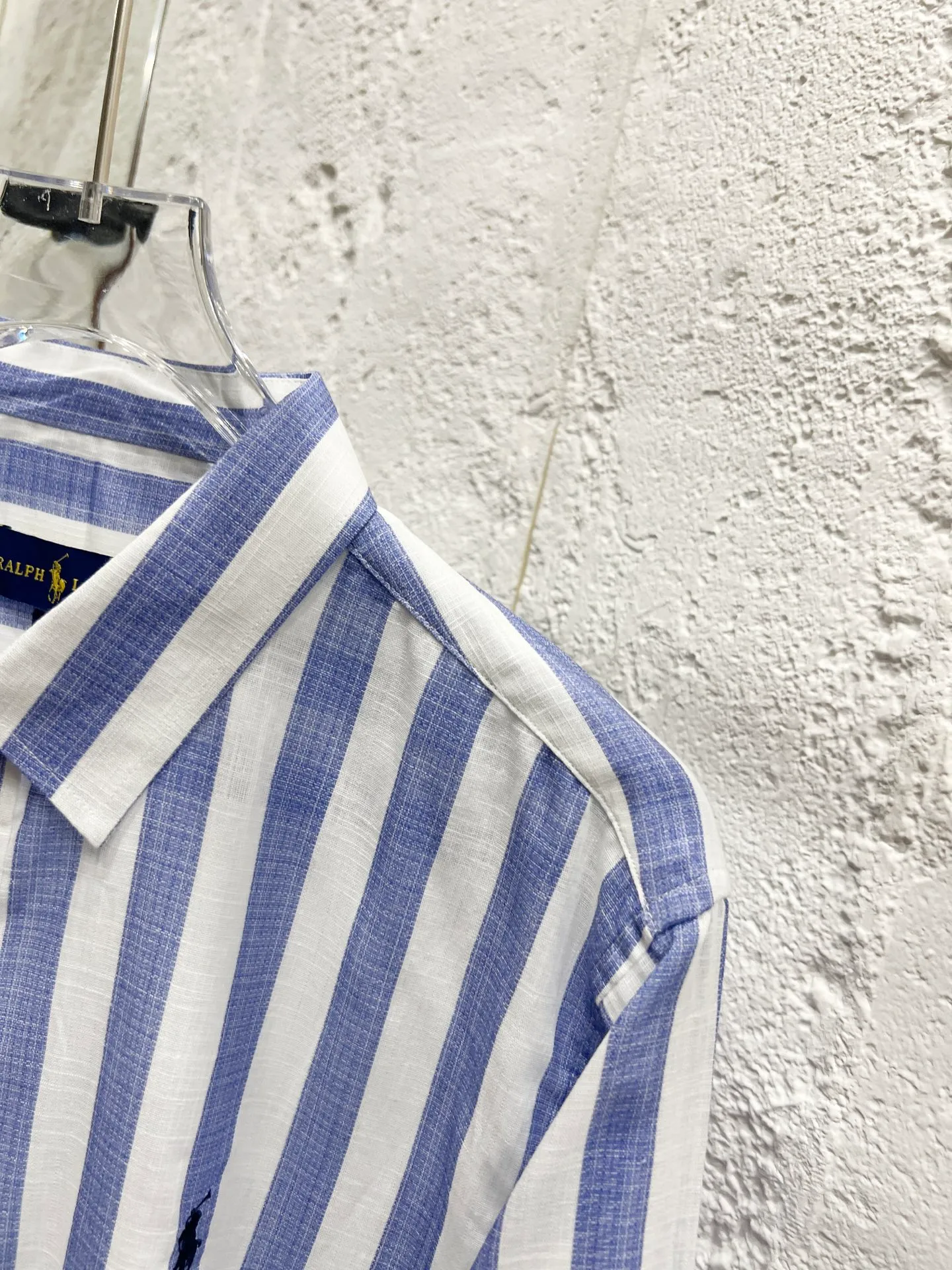 P192 Style number: T55 Ralph Lauren & Ralph Lauren large striped shirt made of slub cotton, can be used as a sun protection shirt Color: blue Size: M (110-125 pounds) L (125-140 pounds) XL (140-155 pounds) 2XL (155-170 pounds)